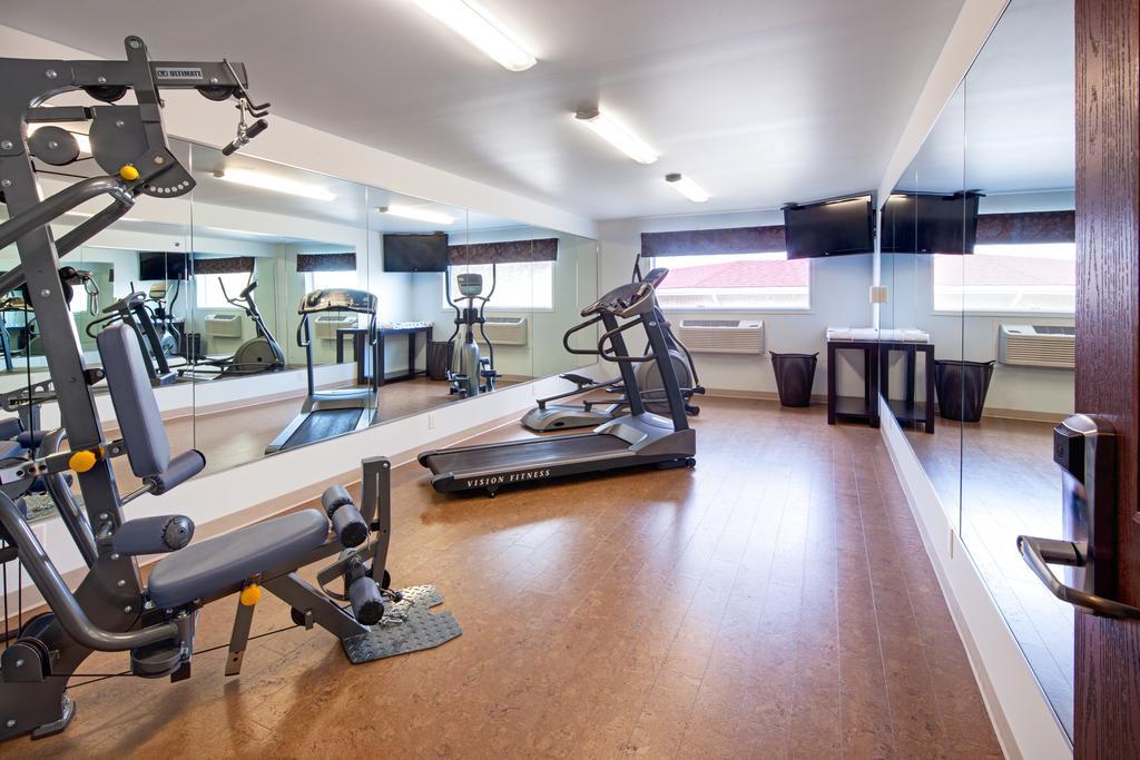Super 8 By Wyndham Brandon Mb Motell Exteriör bild