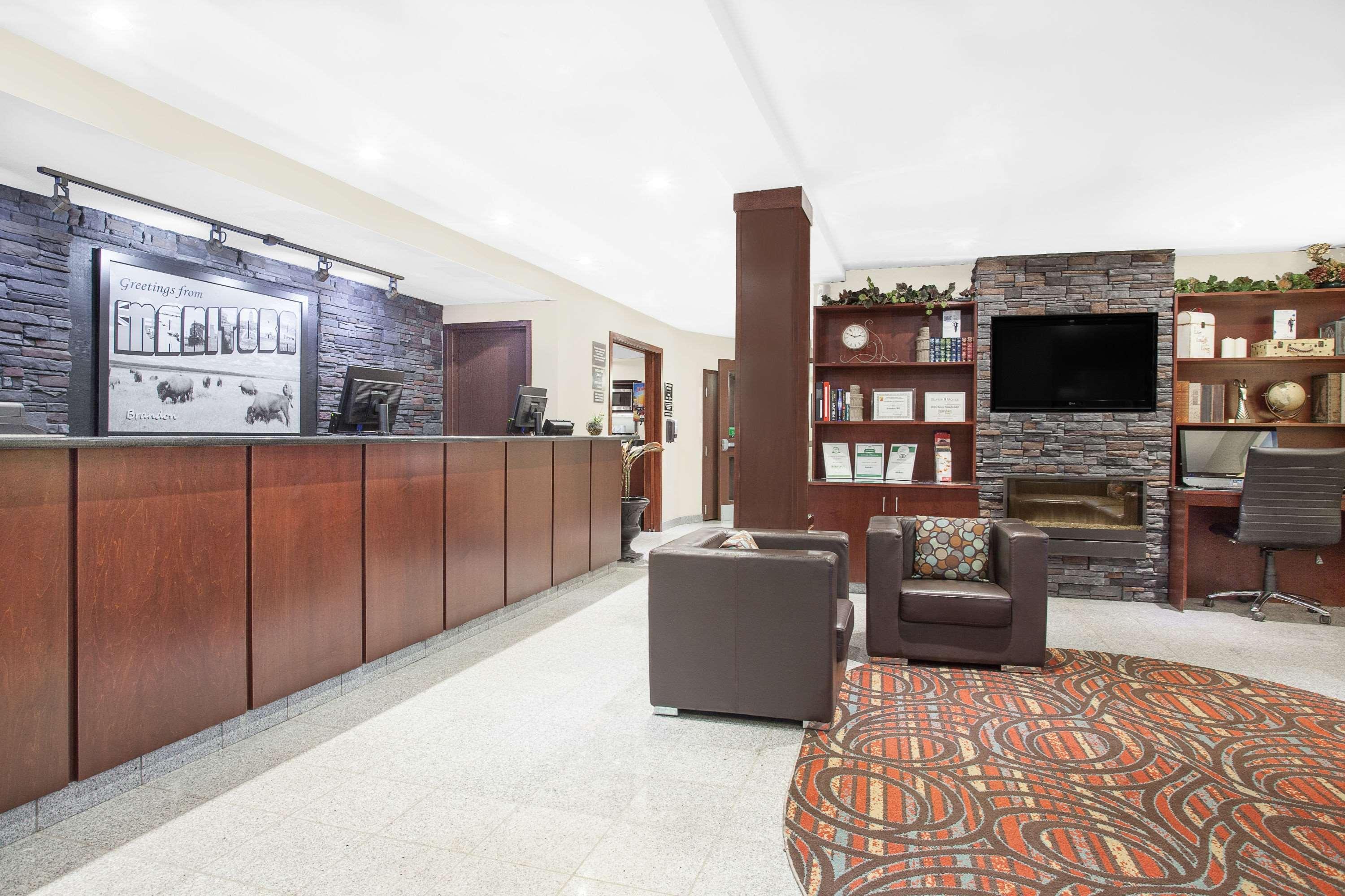 Super 8 By Wyndham Brandon Mb Motell Exteriör bild