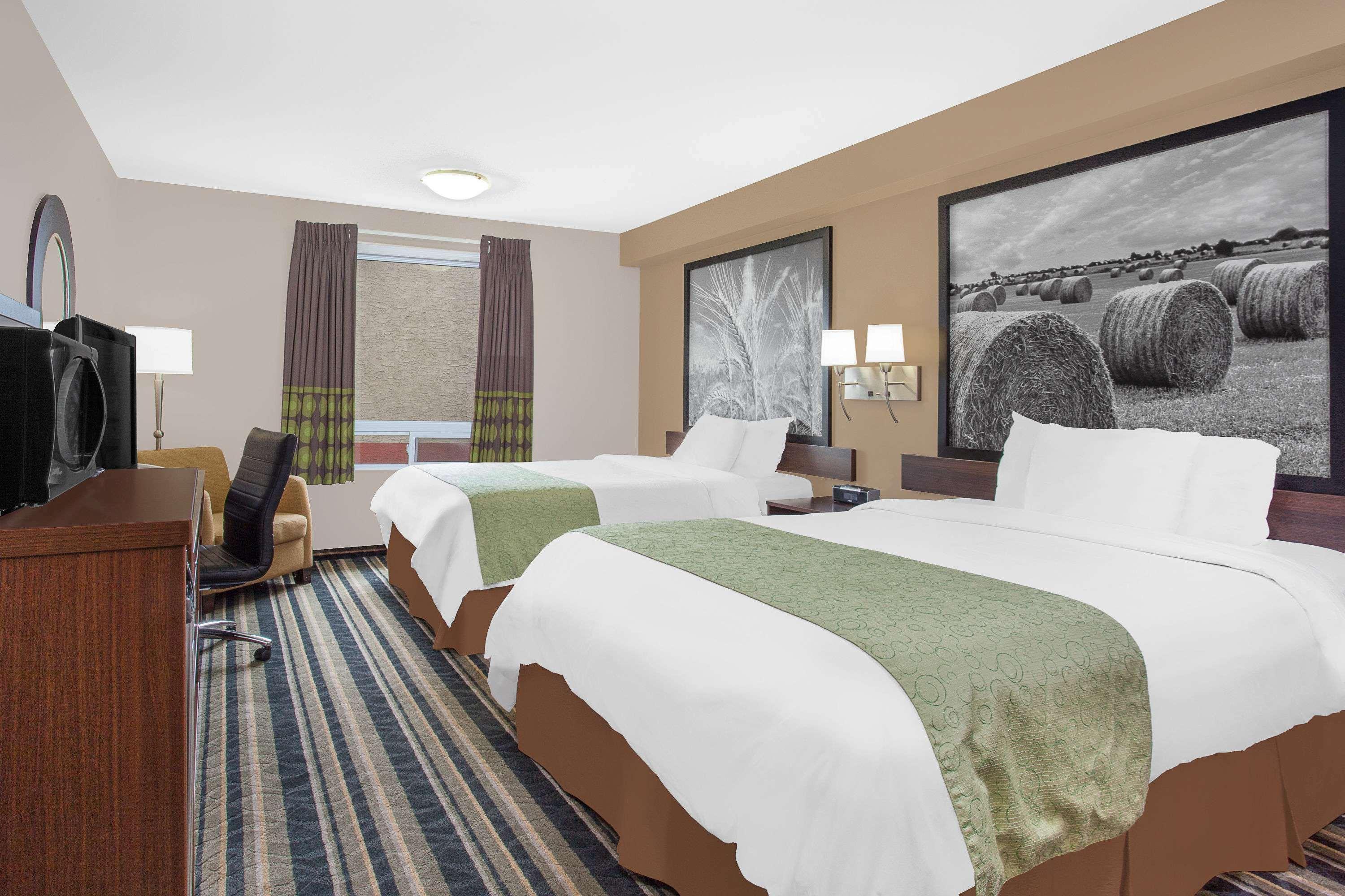 Super 8 By Wyndham Brandon Mb Motell Exteriör bild