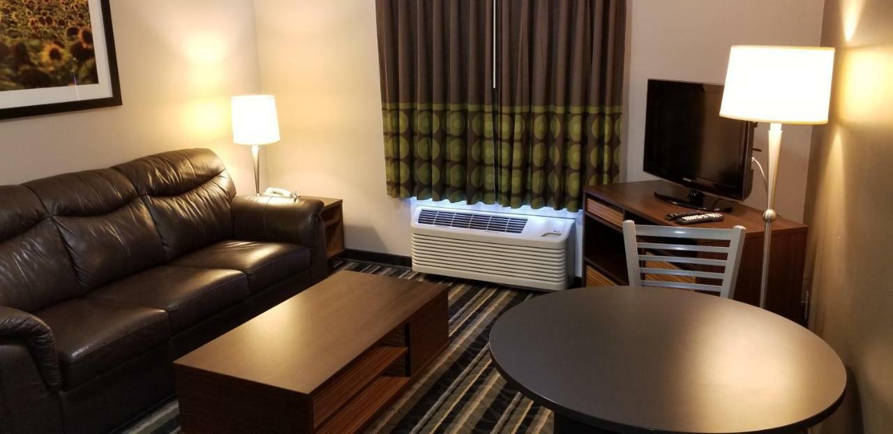 Super 8 By Wyndham Brandon Mb Motell Exteriör bild